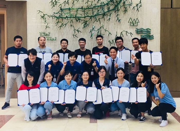 培训结束后，学员们捧着的是那沉甸甸的期望