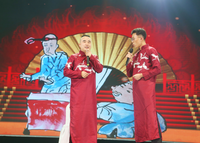 制造部Drill通过曲艺《双簧》为晚会增添了一份欢声笑语